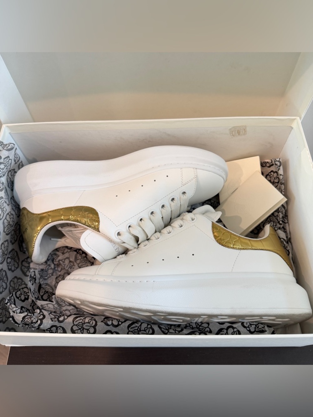 Alexander McQueen Women’s Oversized Sneakers White Gold Crocodile sz US 9.5 - Picture 15 of 16